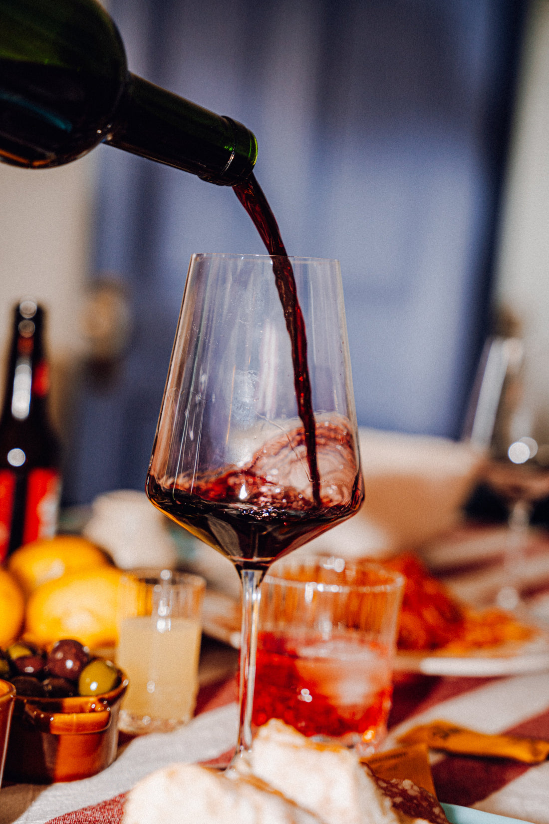 The Ultimate Dinner Party Hack: Why Tipple is the Must-Have Addition to Your Tablescape